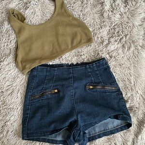 2Be Bebe High waisted shorts